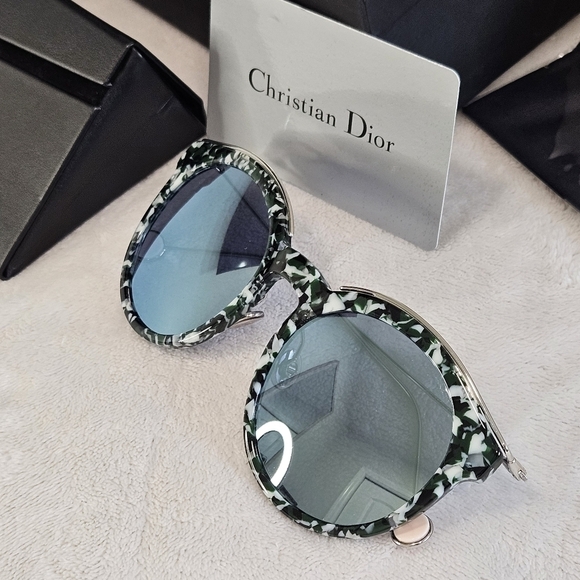 NIB💎CHRISTIAN DIOR BLOSSOMS-0GKR-KU Patterned Green Sunglasses. Blue Lens.